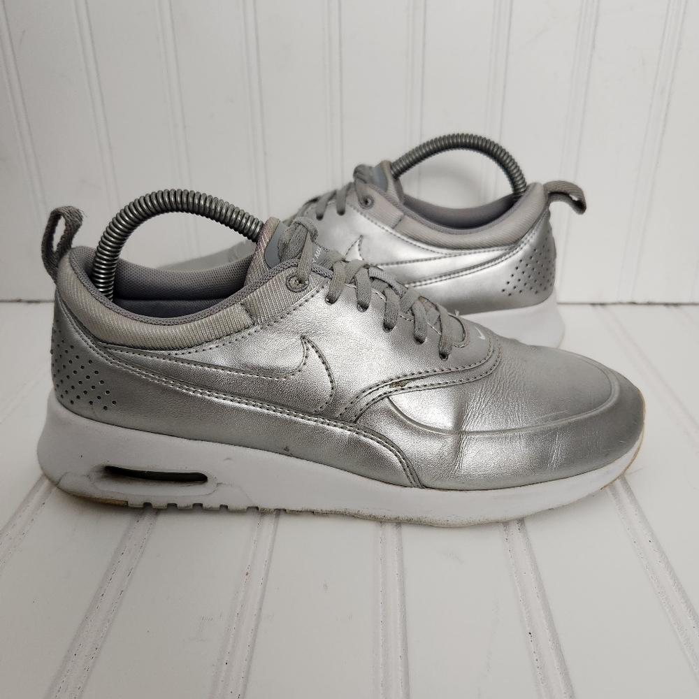 Nike Womens Size 8.5 Air Max Thea SE 861674-001 Silver Casual Lace Up Sneaker